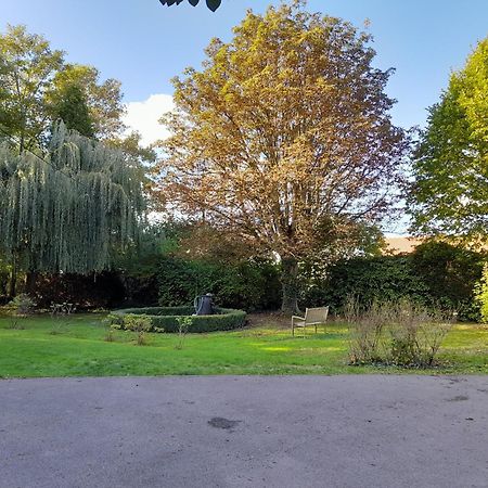 Saint-Pierre-Brouck Chambre Au Chateau De St-Pierre-Brouck מראה חיצוני תמונה
