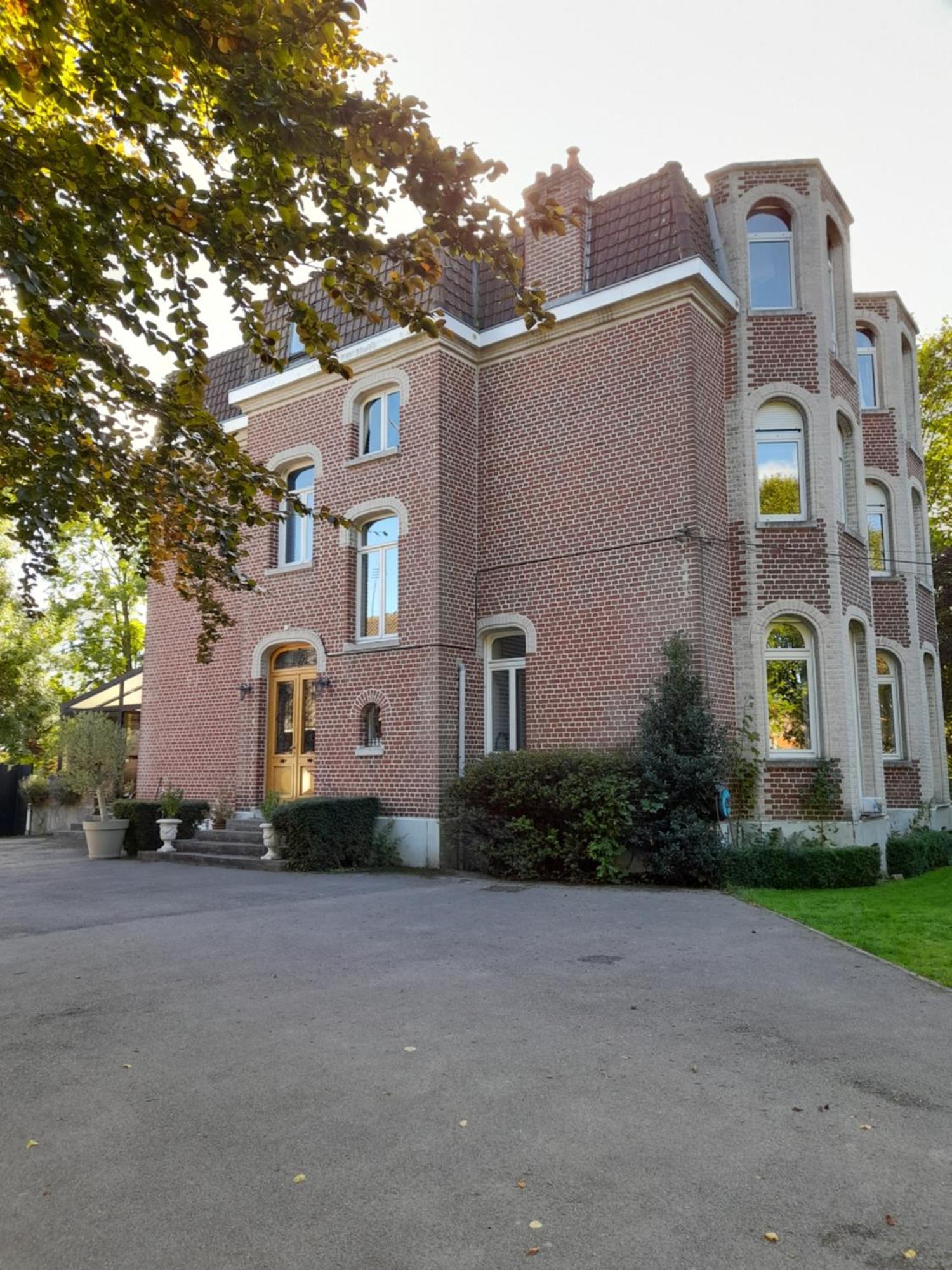 Saint-Pierre-Brouck Chambre Au Chateau De St-Pierre-Brouck מראה חיצוני תמונה