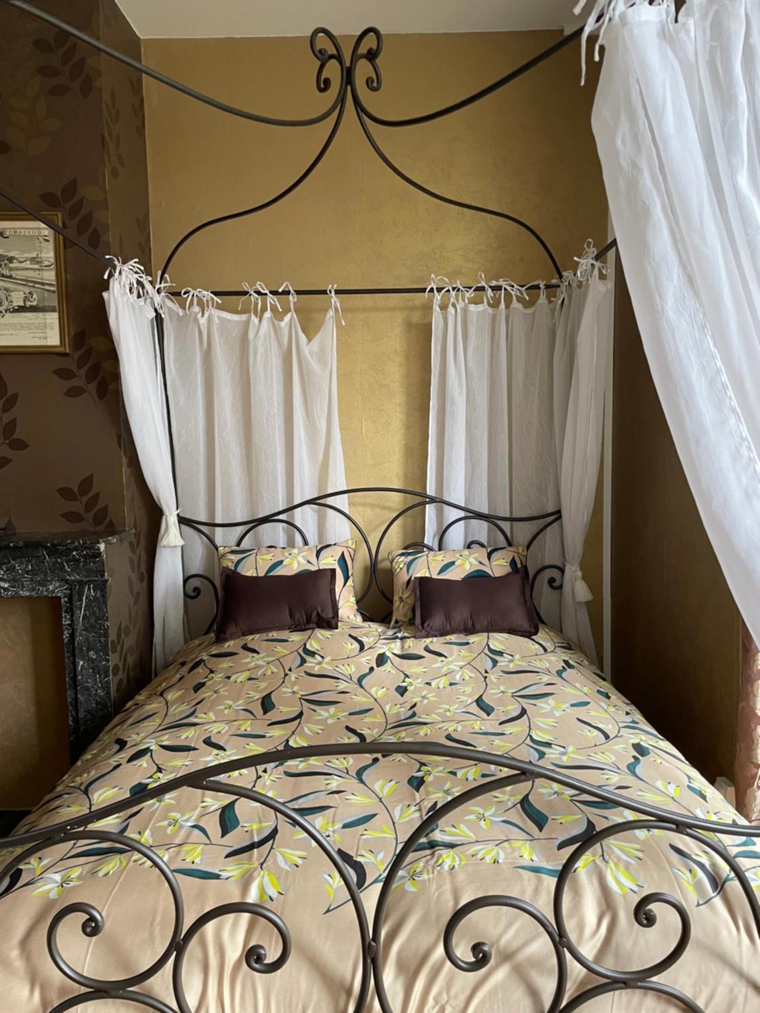 Saint-Pierre-Brouck Chambre Au Chateau De St-Pierre-Brouck מראה חיצוני תמונה